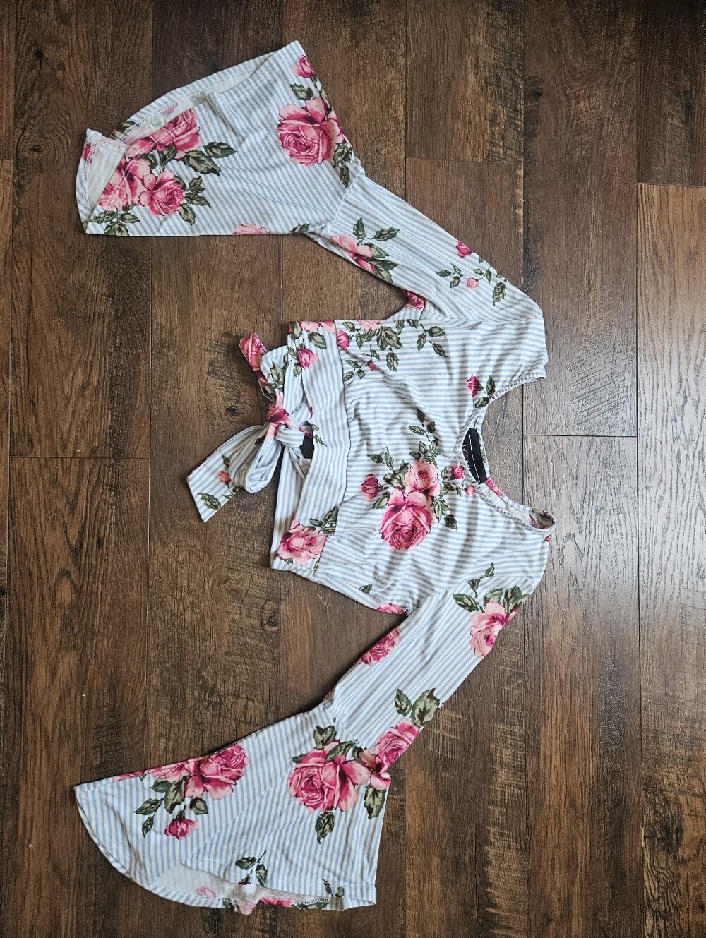 Polly And Esther Women’s Floral Crop Top - Pink Rose Print Size SM